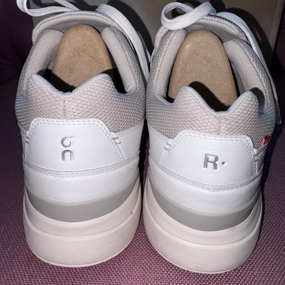 On The Roger Advantage Sneakers in White & Sand 12.5 with box Mens Athletic Shoe - Picture 10 of 16